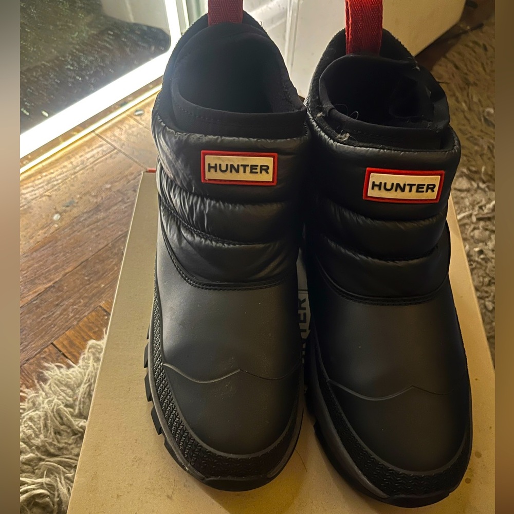 Black and red hunter mini rain boots, durable for winter snow rain cold Wsize 9